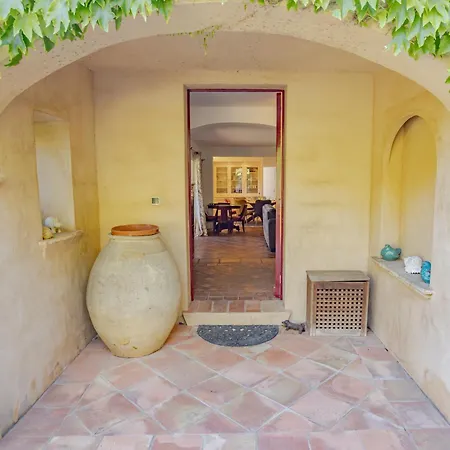 别墅 Beautiful Provencal Villa, Pool, Air-conditioned 圣马克西姆